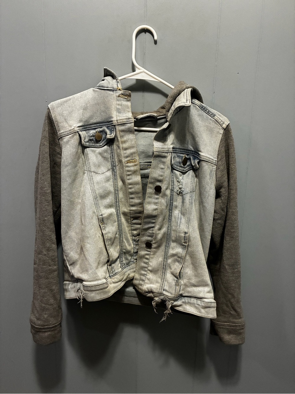 Source Unknown Two-Tone Denim Jacket with Dark Gray Knit Sleeves